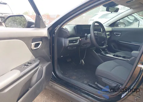 2025 Kia K4 Lxs z USA, uszkodzony, nr VIN 3KPFT4DE1SE084449